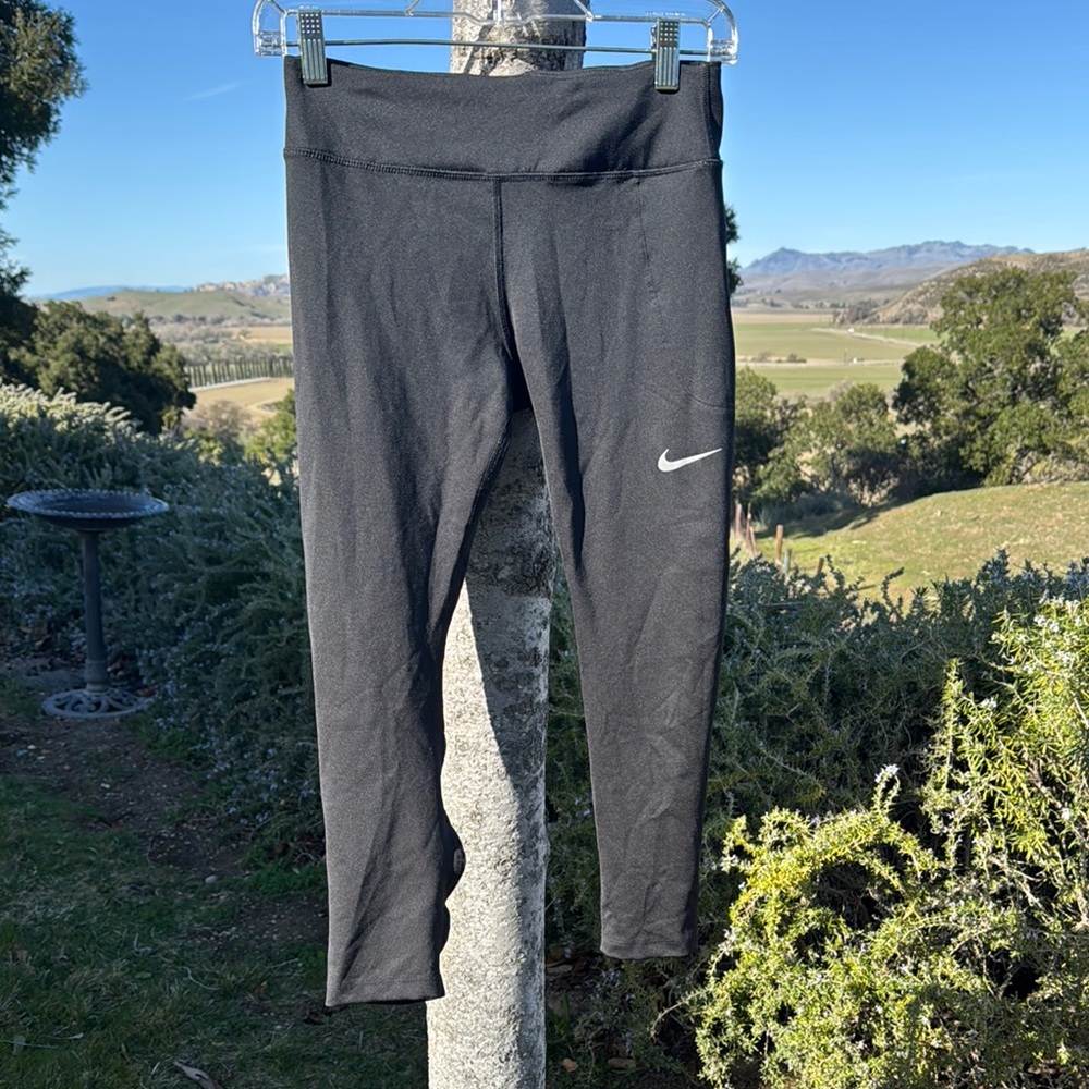 Nike Black Cropped Leggings